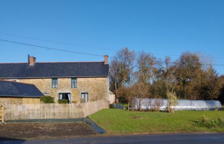 G&icirc;te n&deg;35G141341 Ding&eacute; - Ille-et-Vilaine - Parking et jardin clos